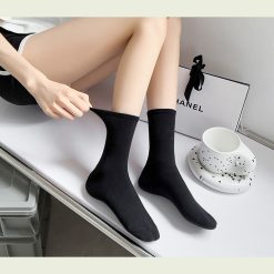 Kaos Kaki Polos Unisex Panjang Wanita Pria Crew Socks Minimalis Korean Style Nyaman untuk Sehari Hari